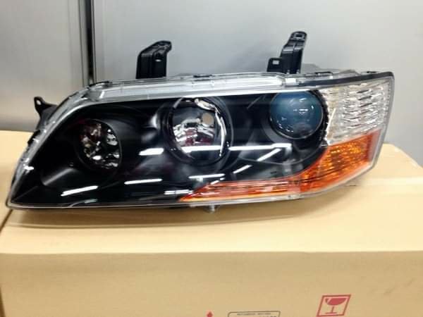 Mitsubishi Lancer Evo 8/9 OEM headlights. - Image 4