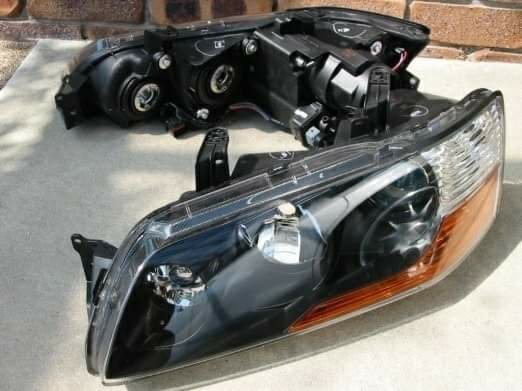 Mitsubishi Lancer Evo 8/9 OEM headlights. - Image 2
