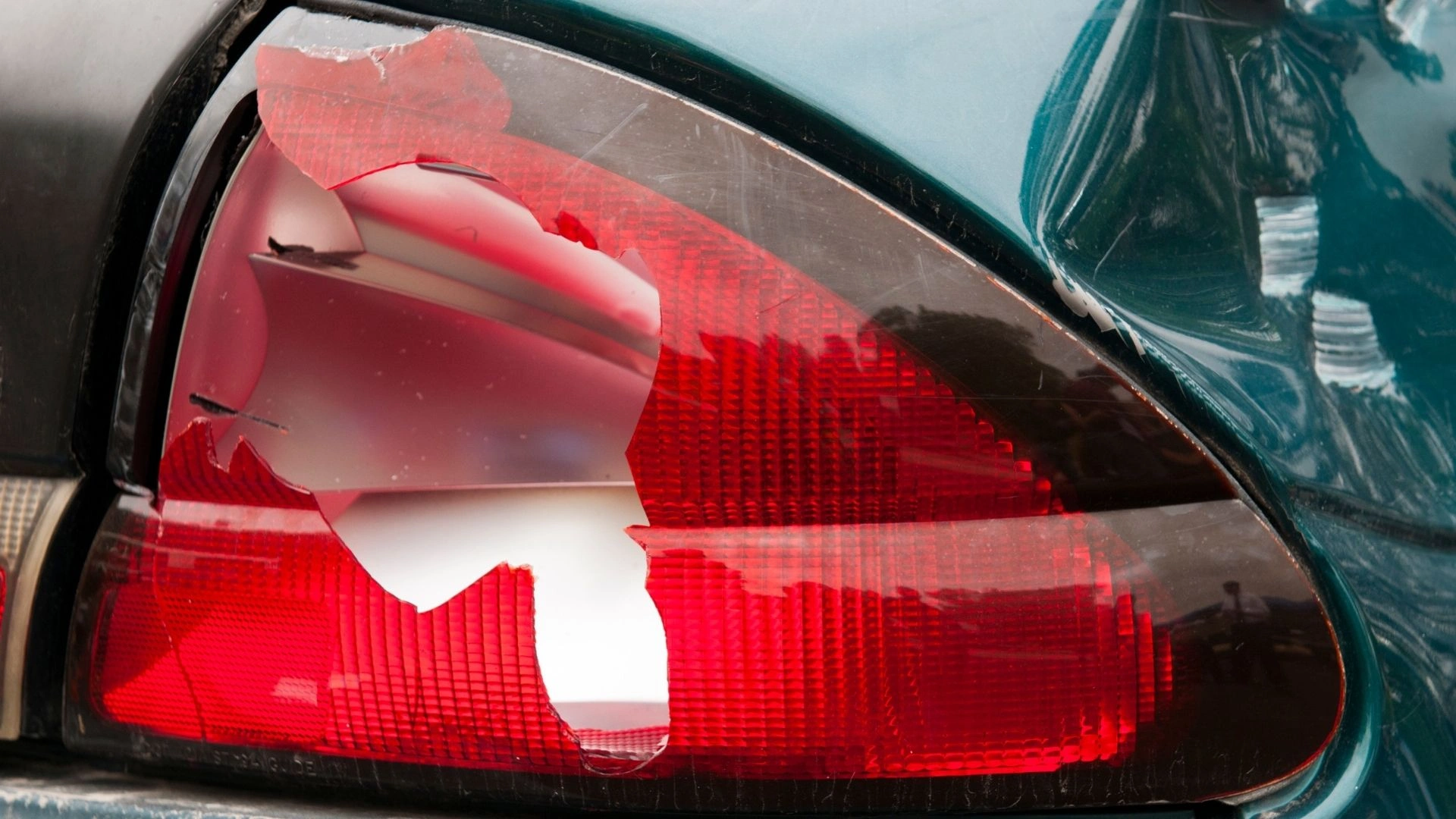 Is It Illegal to Drive with a Broken Tail Light Cover